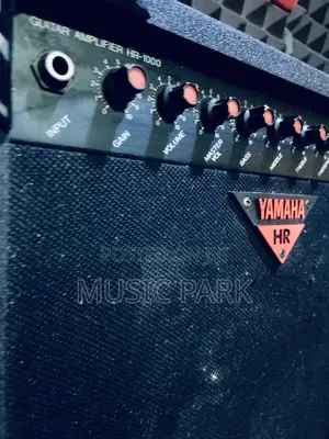 Yamaha Hr 1000 Bass Guitar Combo Amplifier