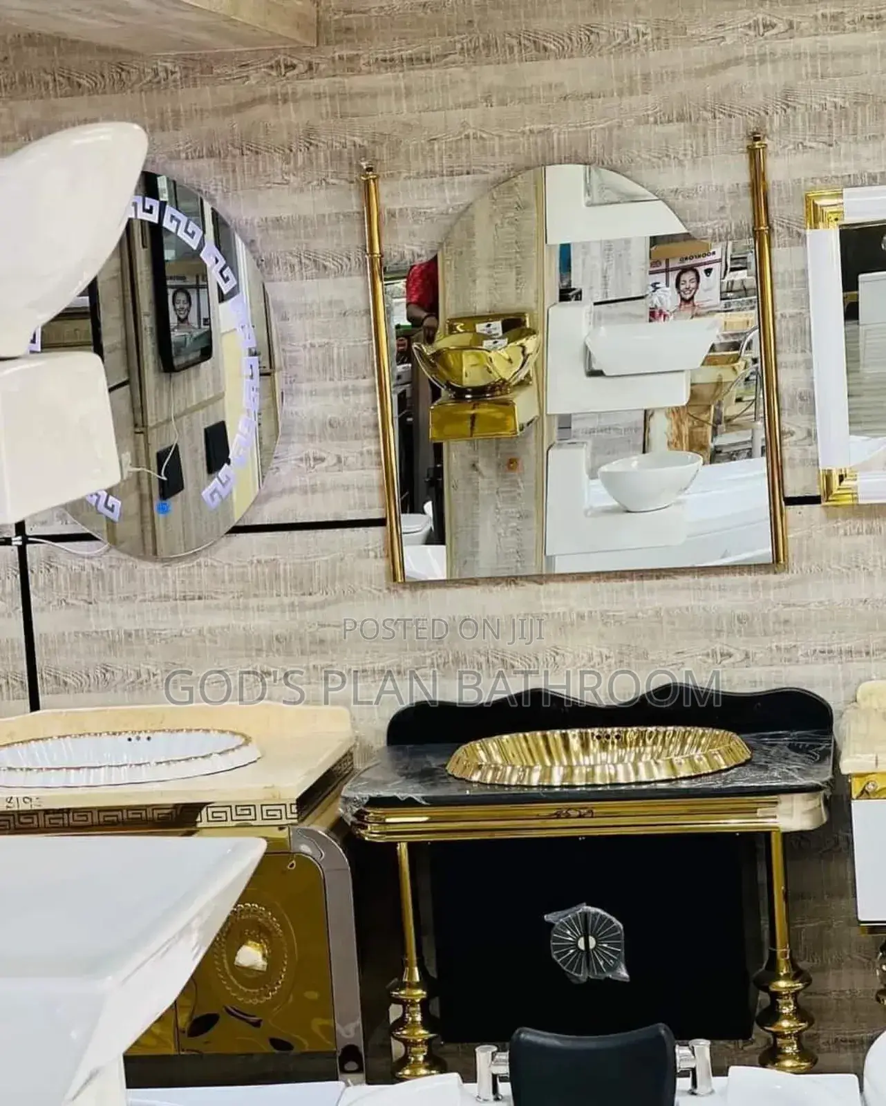 Royal Gold Cabinet With Mirror