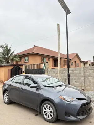 Toyota Corolla LE ECO w/Package 1 4dr Sedan (1.8L 4cyl CVT) 2017 Gray