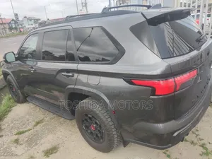 Toyota Sequoia Platinum 4WD 2024 Black