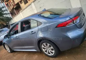 Toyota Corolla LE 2021 Blue
