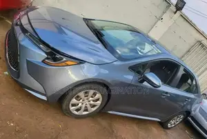 Toyota Corolla LE 2021 Blue
