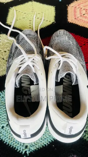 Nike Odyssey React 2 Flyknit - White/Black