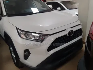 Toyota RAV4 Limited AWD 2019 White