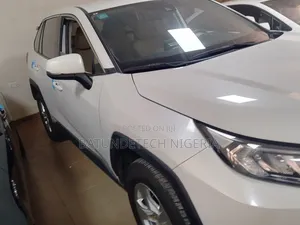 Toyota RAV4 Limited AWD 2019 White