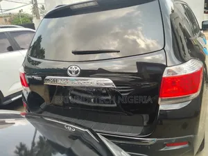Toyota Highlander LE 4dr SUV (2.7L 4cyl 6A) 2014 Black