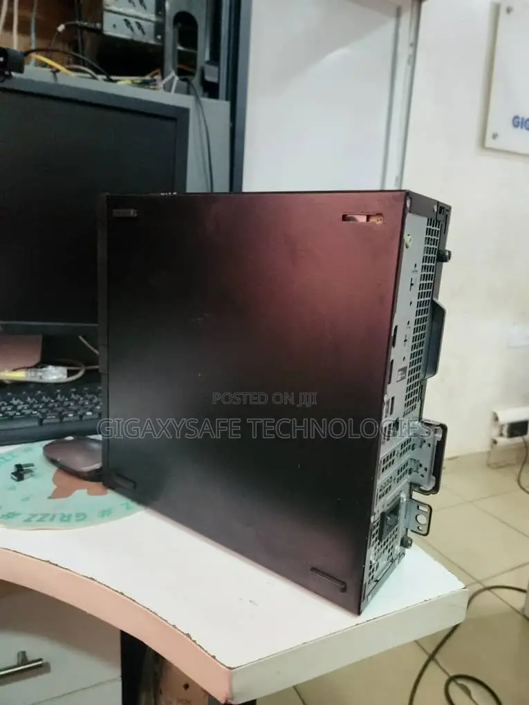Desktop Computer Dell OptiPlex 3060 16GB Intel Core i5 SSD 256GB