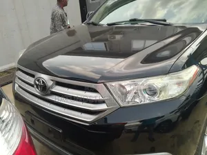 Toyota Highlander SE 2012 Black