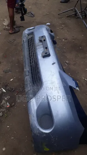Front Bumper Matrix 2005