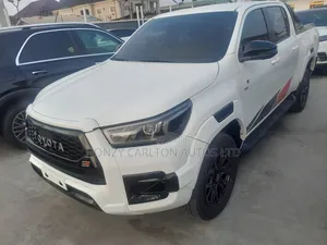 New Toyota Hilux 2023 White