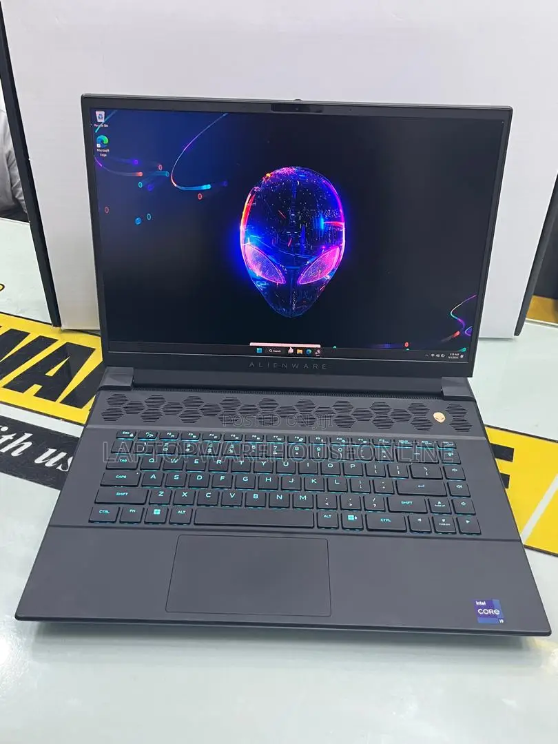 Laptop Dell Alienware M16 R1 16GB Intel Core I9 SSD 1T