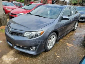 Toyota Camry SE 4dr Sedan (2.5L 4cyl 6A) 2013 Gray