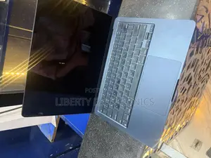 Laptop Apple MacBook Air 2022 M2 16GB Apple M2 SSD 512GB