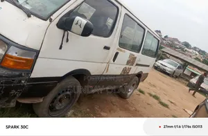 Toyota HiAce 2004 White