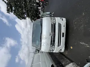 Toyota HiAce 2012