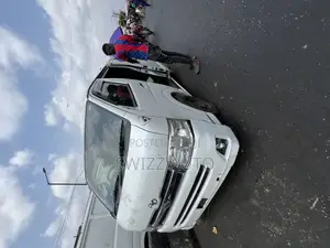 Toyota HiAce 2012