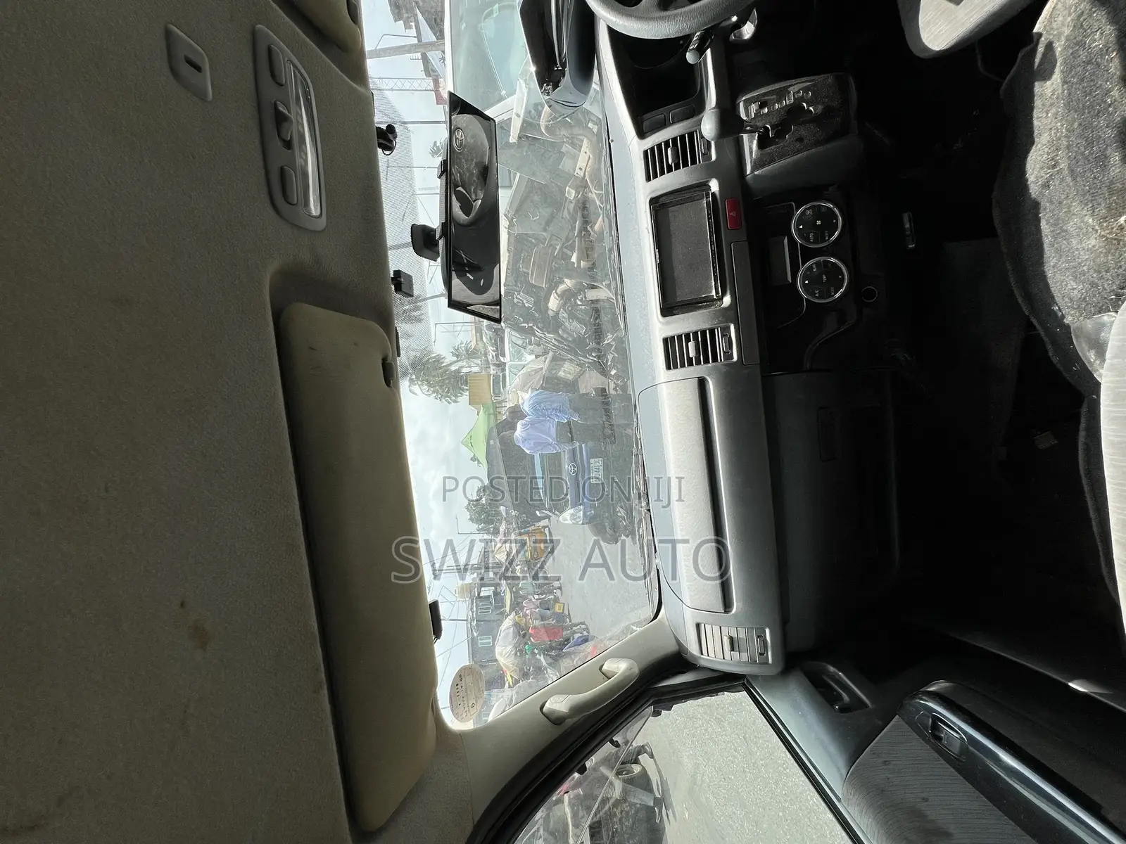 Toyota HiAce 2012