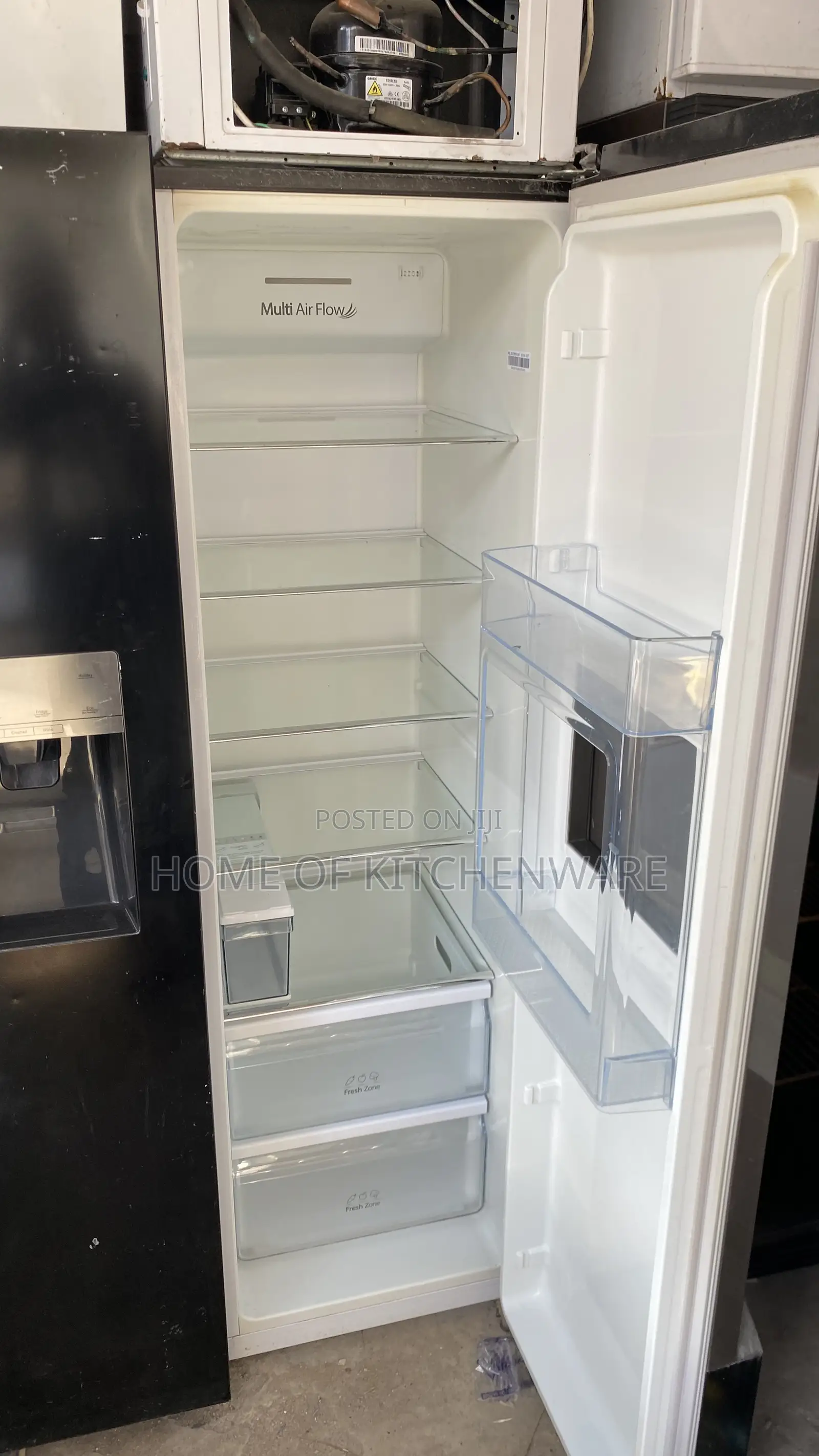 Hisense Side by Side Refrigerator With Ice and Water Dispenser