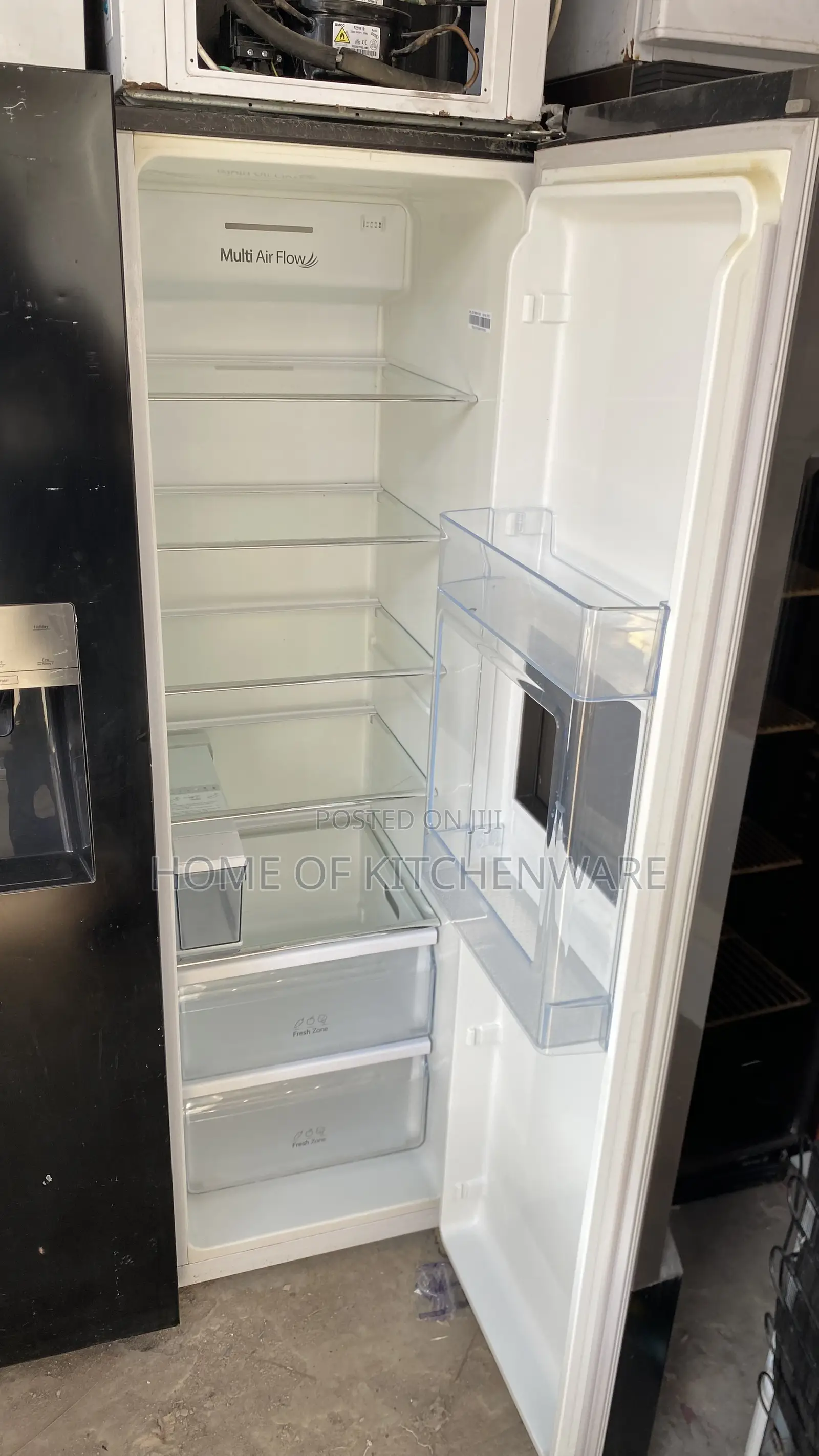 Hisense Side by Side Refrigerator With Ice and Water Dispenser