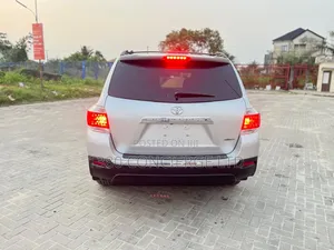 Toyota Highlander 2011 Silver