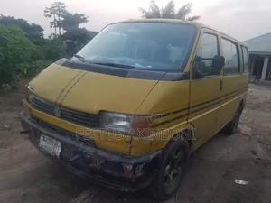 Volkswagen Transporter 2003 Yellow