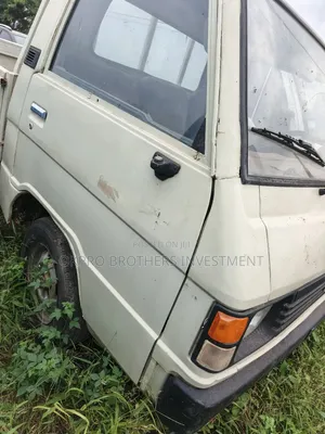 Mitsubishi Delica 2001 White
