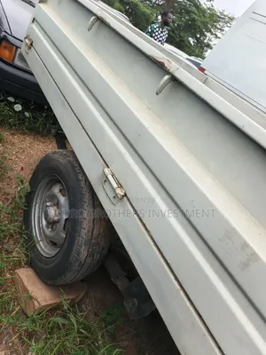 Mitsubishi Delica 2001 White
