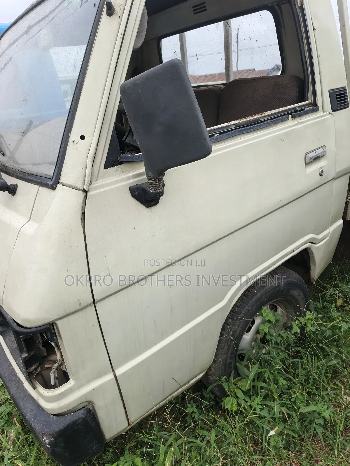 Mitsubishi Delica 2001 White