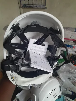 4 Chain Strap Helmet