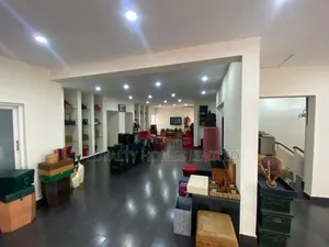 Showroom Space for Lease