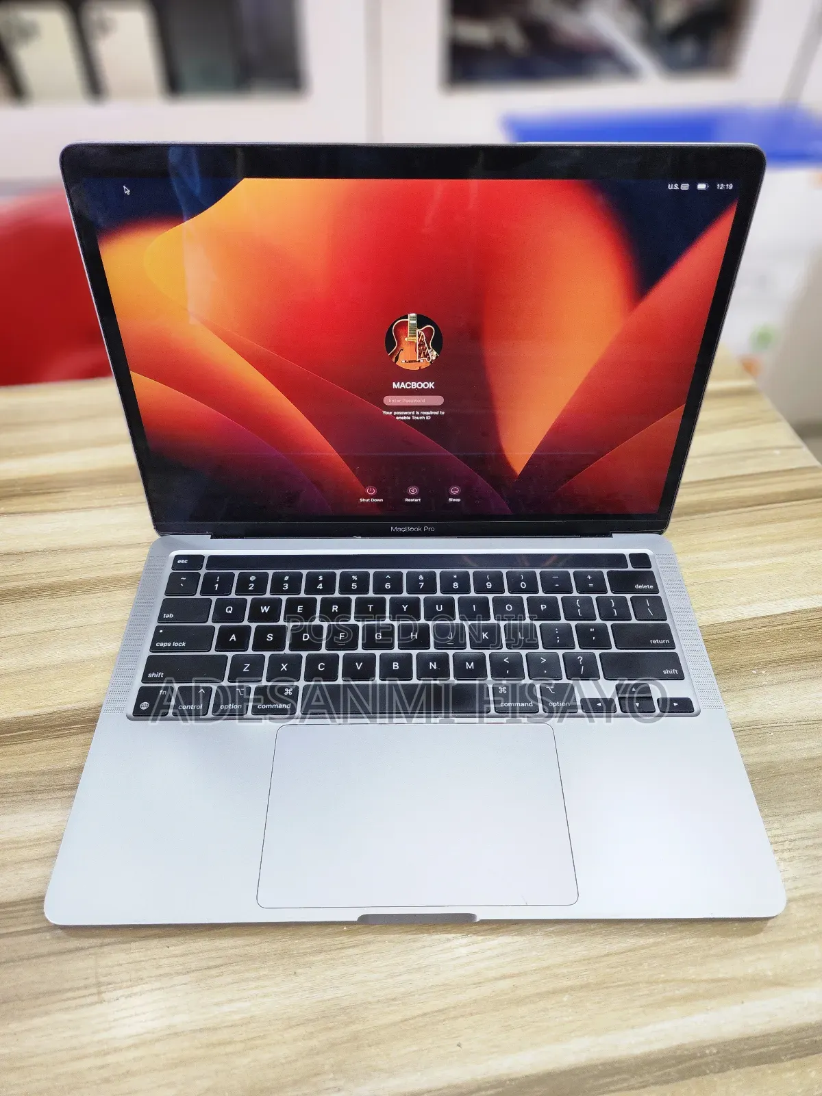 Laptop Apple MacBook Pro 2022 M2 8GB Apple M2 SSD 256GB