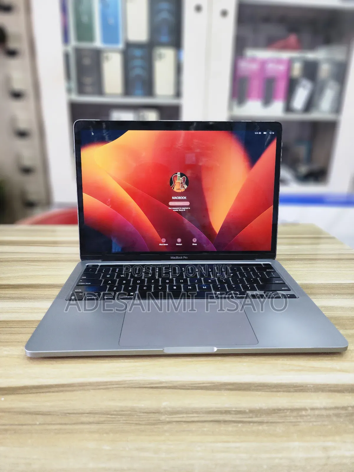 Laptop Apple MacBook Pro 2022 M2 8GB Apple M2 SSD 256GB