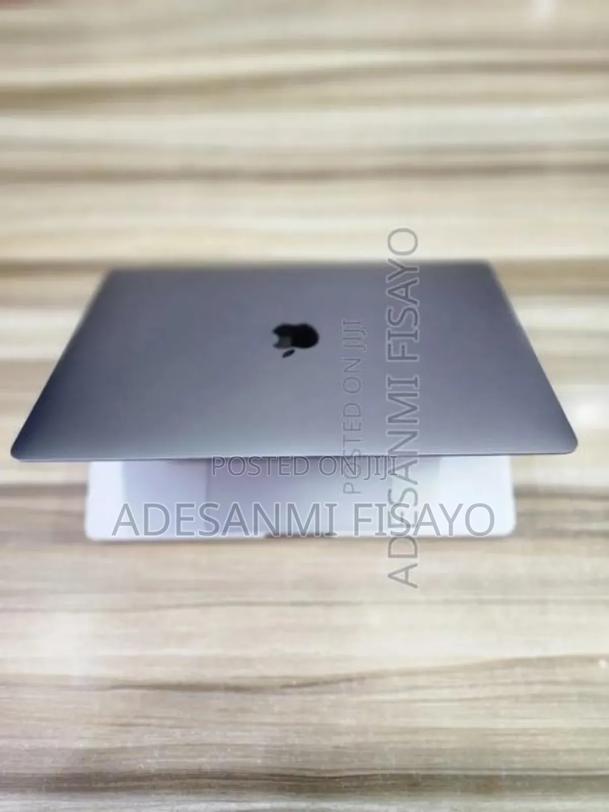 Laptop Apple MacBook Pro 2022 M2 8GB Apple M2 SSD 256GB