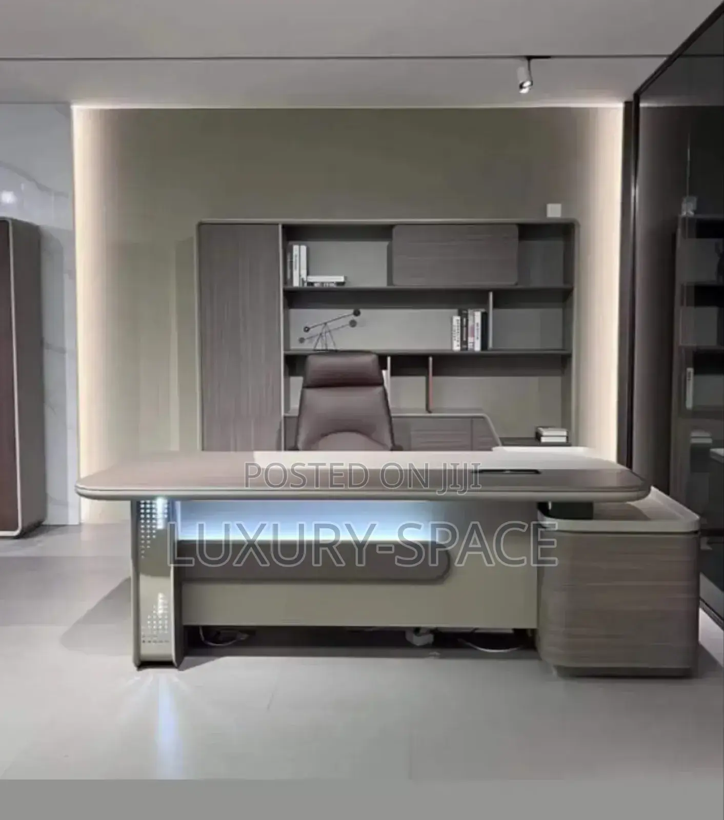 High Definition Executive Director Office Table 2metres