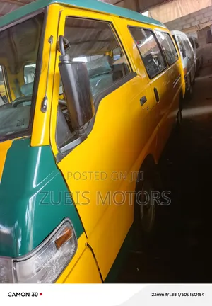 Mitsubishi Delica 2005 Yellow