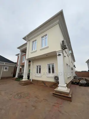 5bdrm Duplex in Ologuneru for sale