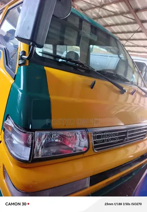 Mitsubishi Delica 2005 Yellow