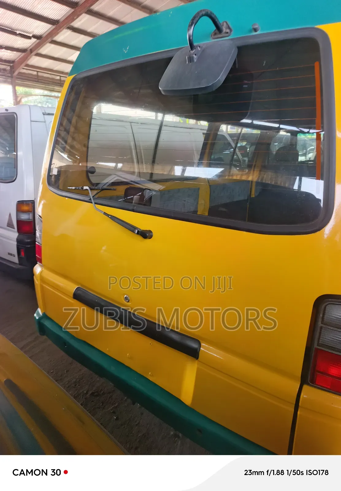 Mitsubishi Delica 2005 Yellow