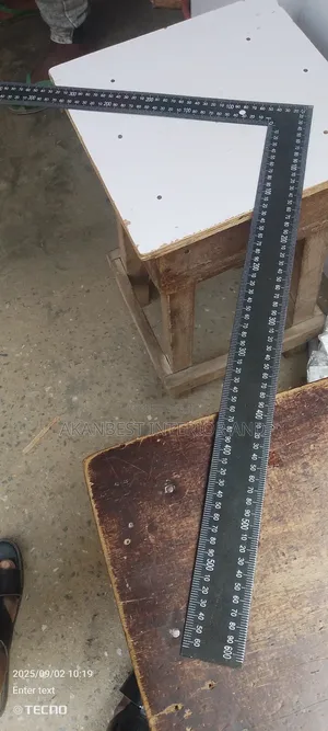 Builder Iron Square Black
