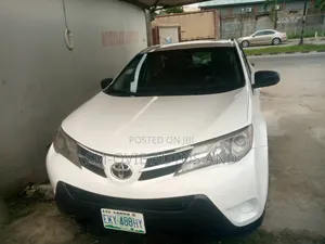 Toyota RAV4 LE 4dr SUV (2.5L 4cyl 6A) 2015 White