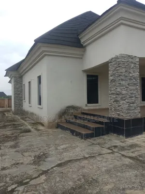 4bdrm Bungalow in Benin City for sale