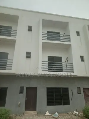 4bdrm Duplex in Jahi Gilmore for sale