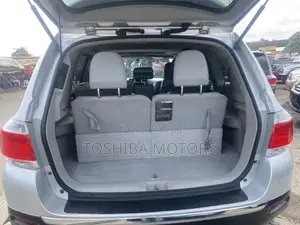 Toyota Highlander SE 3.5L 4WD 2013 Silver