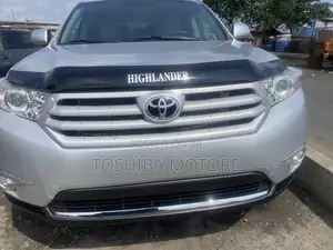 Toyota Highlander SE 3.5L 4WD 2013 Silver