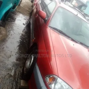 Toyota Avensis Liftback 2005 Red