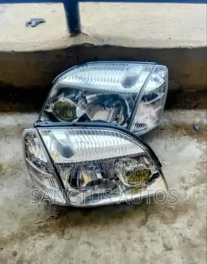 Headlight Nissan X Trail 2005