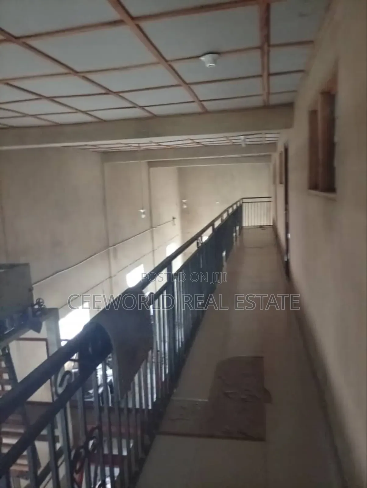 A Mini Warehouse Selfcompound Available for Lease