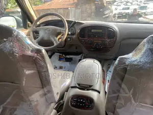 Toyota Sequoia Limited 4dr SUV 4WD (4.7L 8cyl 5A) 2005 Gold