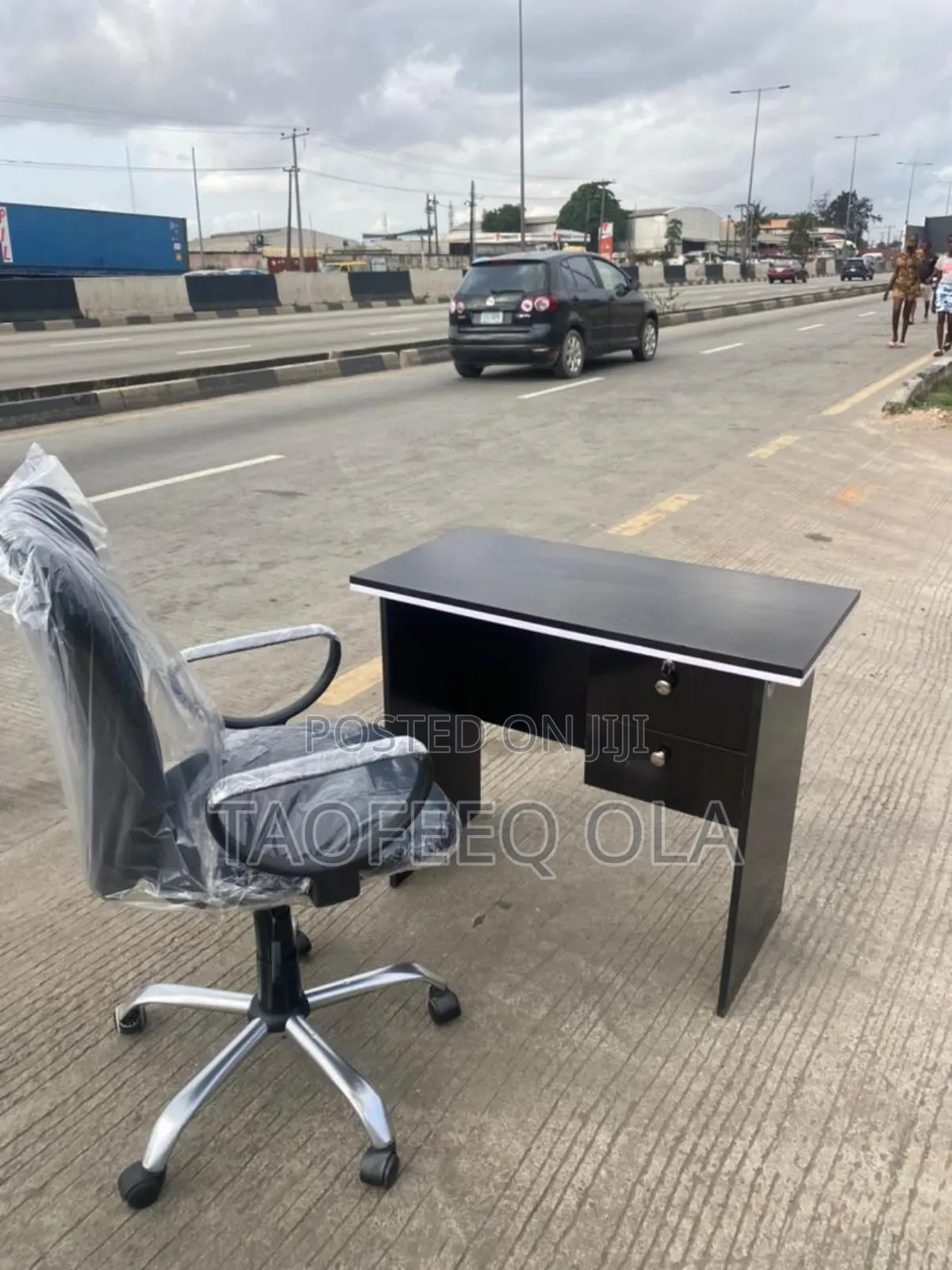 Office Table With Rolling Chair