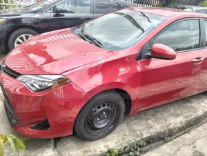 Toyota Corolla LE (1.8L 4cyl 2A) 2018 Red